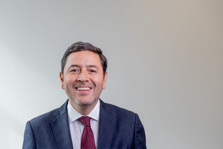 Cristián Salgado, Vicepresidente Legal y Regulatorio de Claro Chile.