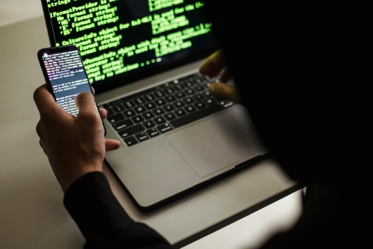 Gobernanza de identidades digitales y detección de riesgos en tiempo real