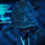 Visualización conceptual de credenciales digitales comprometidas permitiendo acceso no autorizado a entornos cloud corporativos.