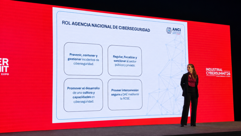 Exposición sobre ciberseguridad industrial durante el Cyber Summit Chile 2026