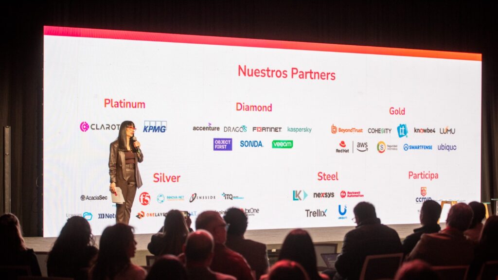 Presentación durante el Industrial Cyber Summit Chile 2026