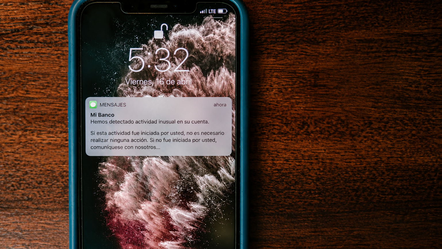 Ley de datos personales — notificación de actividad inusual en cuenta bancaria