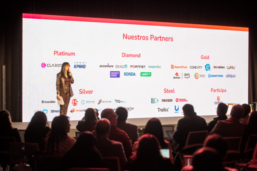 Industrial Cyber Summit Chile — panel sobre minería digital y continuidad operacional