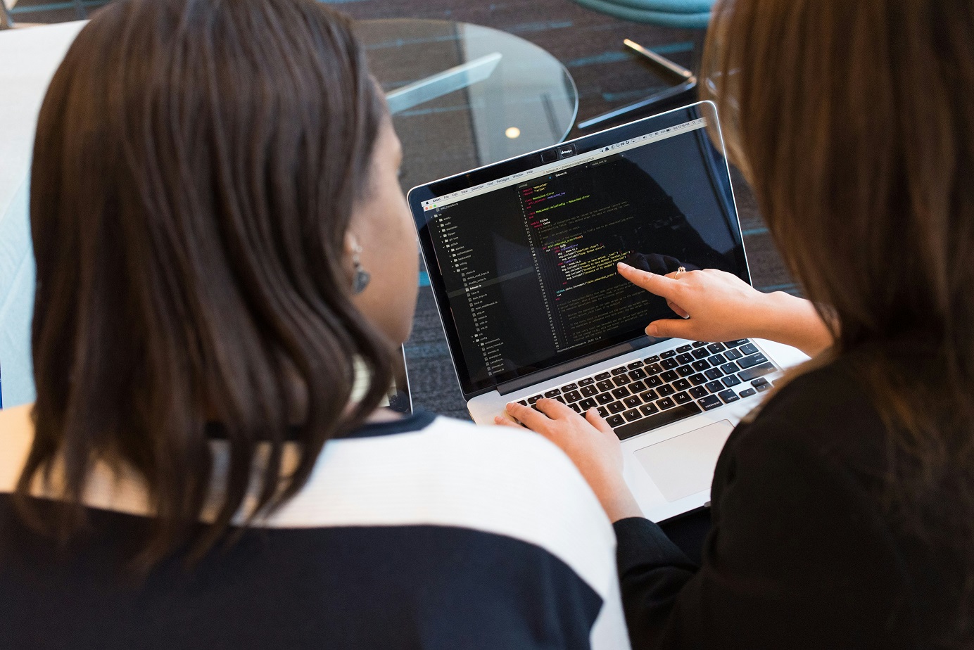 Mujeres ciberseguridad — ESET lanza beca para especializarse en seguridad informática
