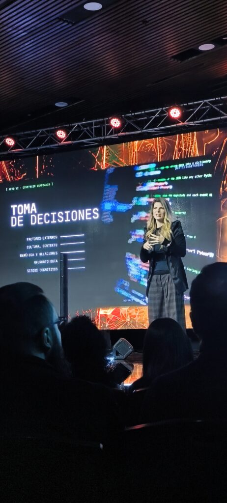 Ciberseguridad e IA — oradora ante diapositiva de toma de decisiones